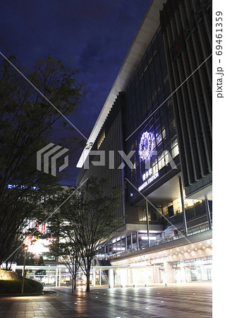 早朝のJR博多駅（博多口） 69461359