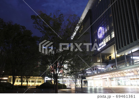 早朝のJR博多駅（博多口） 69461361