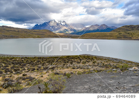 チリ・パイネ国立公園・湖 69464089
