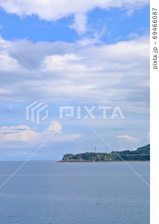 フェリーから見た佐渡ヶ島、姫崎付近 69466087