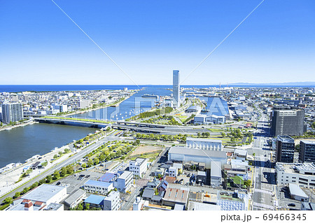 新潟市 朱鷺メッセと周辺の街並み(俯瞰) 69466345
