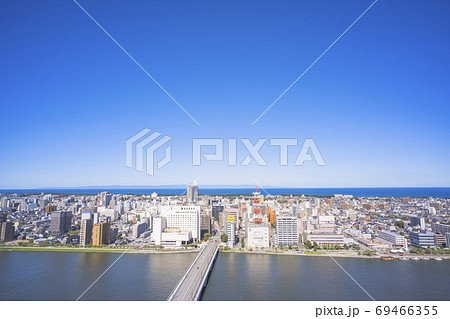新潟市 萬代橋と新潟島(古町地区)の街並み(俯瞰) 新潟市 萬代橋と新潟島(古町地区)の街並み(俯瞰) 69466355