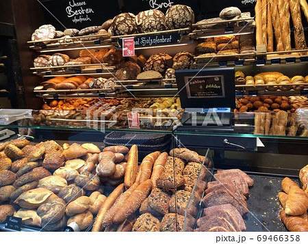 フランスのオシャレなパン屋さんの写真素材