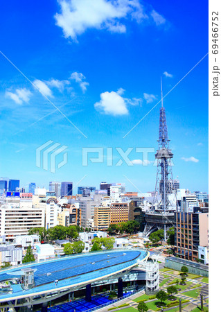 名古屋市、テレビ塔と水の宇宙船の風景 69466752