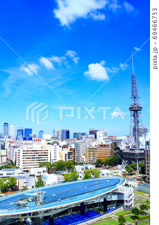 名古屋市、テレビ塔と水の宇宙船の風景 69466753