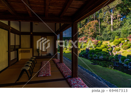 (静岡県)龍潭寺(りょうたんじ)庭園 紅葉 (静岡県)龍潭寺(りょうたんじ)庭園 紅葉 69467313