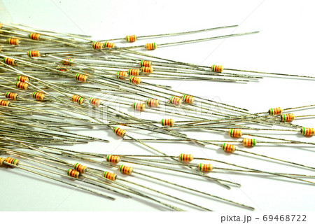 電子部品の小型抵抗器 69468722