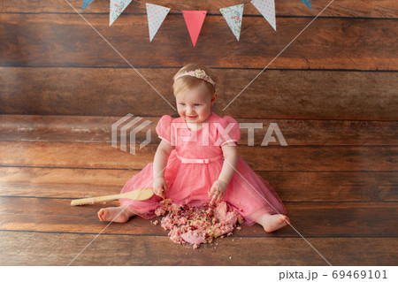 First baby birthday. Smash cake. First baby birthday. Smash cake. 69469101