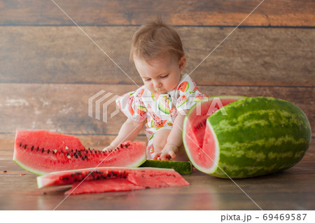 Little baby chef in apron. 69469587