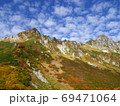 木曽駒ヶ岳の紅葉 69471064