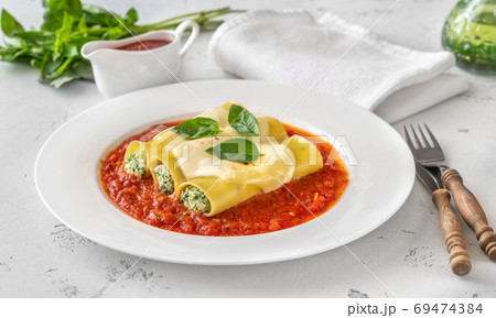 Spinach and Ricotta Cannelloni 69474384