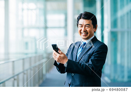 ビジネス シニア 男性 ビジネス シニア 男性 69480087