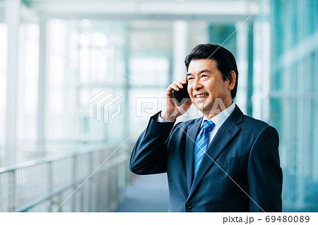 ビジネス　シニア　男性 69480089