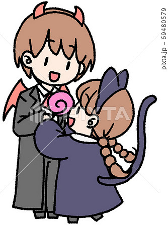 ハロウィンを楽しむ兄妹 69480579