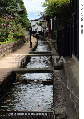 飛騨古川の白壁土蔵街 69480817