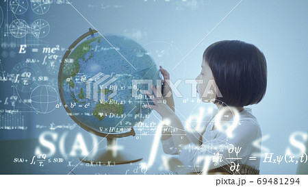 科学教育イメージ　勉強する女の子 69481294