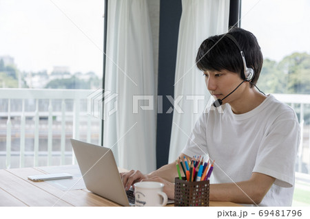 在宅ワーク　リモートワーク　新しい生活様式 69481796