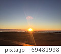 九十九里浜のとある日の日の出 69481998