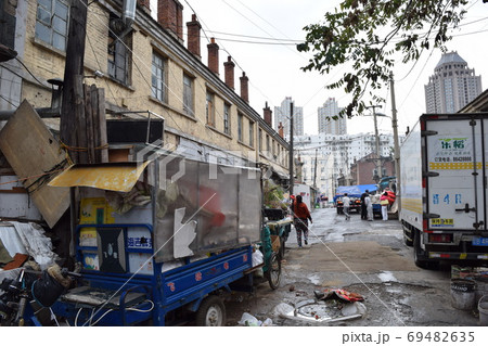 旧満人街・大連の旧市街（中国） 69482635