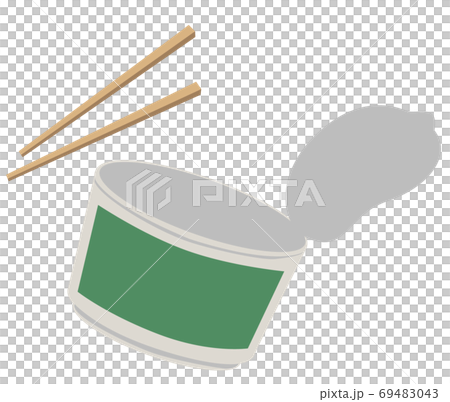 空っぽのカップ麺容器と割りばし 69483043
