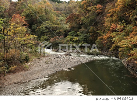 新潟県　五泉市　早出川渓谷の紅葉 69483412