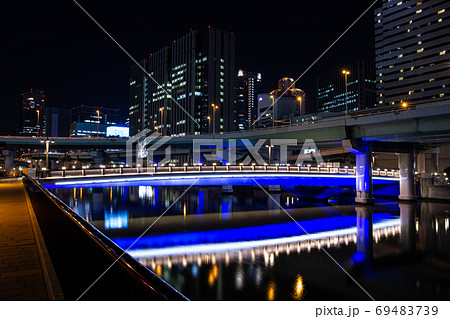 中之島遊歩道から見た夜の中之島ガーデンブリッジ 69483739