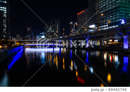 大江橋から見た夜の中之島ガーデンブリッジの写真素材