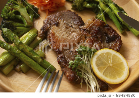 豚肉と野菜のソテー 69484930