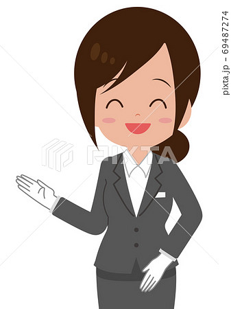 笑顔で案内する女性スタッフ 笑顔で案内する女性スタッフ 69487274