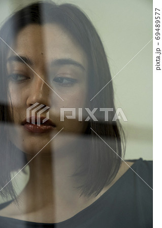 女性のポートレート 女性のポートレート 69489577