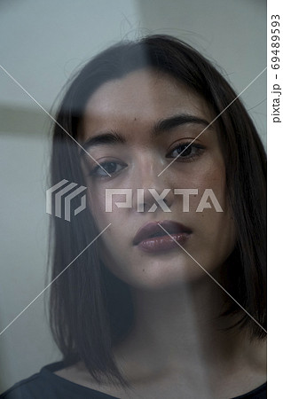 女性のポートレート 69489593