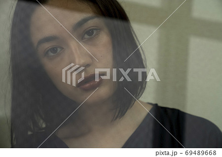 女性のポートレート 69489668
