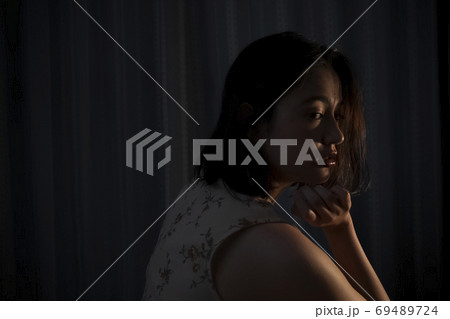 女性のポートレート 69489724