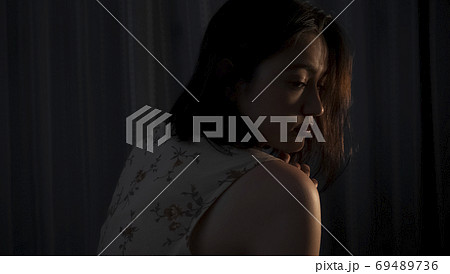 女性のポートレート 女性のポートレート 69489736
