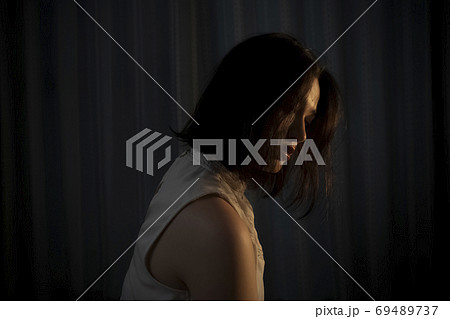 女性のポートレート 女性のポートレート 69489737