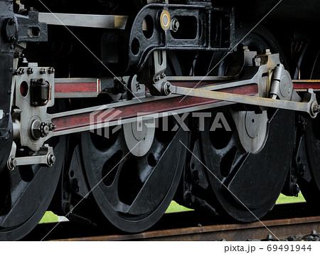 蒸気機関車の車輪の写真素材 [69491944] - PIXTA