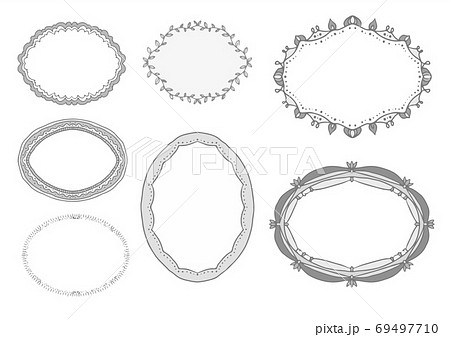 手書きのフレームセット 吹き出しのベクター画像 レトロな枠 楕円 モノクロのイラスト素材