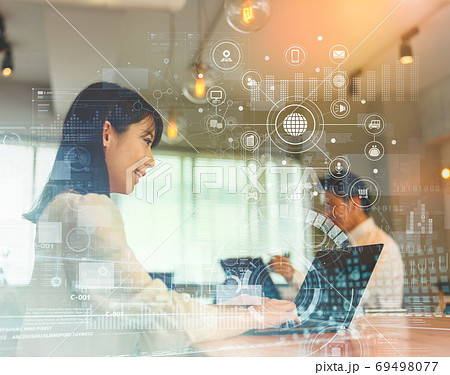 コワーキングスペース　ビジネスシーン 69498077