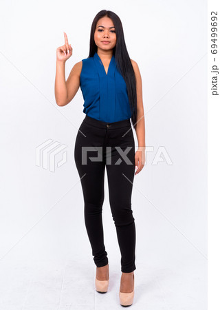Full body shot of young Asian businesswoman 69499692