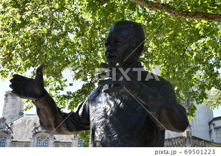 Statue of Nelson Mandela, Parliament Square 69501223