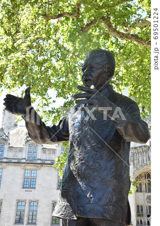 Statue of Nelson Mandela, Parliament Square Statue of Nelson Mandela, Parliament Square 69501224