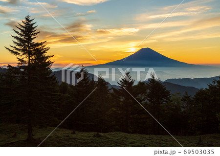 山伏岳から夜明けの富士山 山伏岳から夜明けの富士山 69503035
