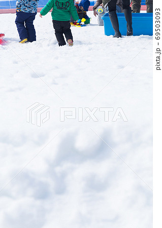 雪遊び 69503093