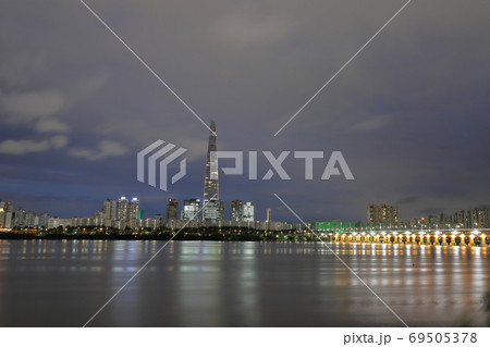 ロッテワールドタワー 漢江 夜景 69505378