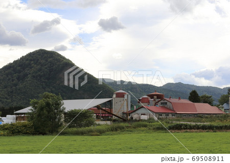 北海道 オホーツク地方 牧場のある風景 北海道 オホーツク地方 牧場のある風景 69508911