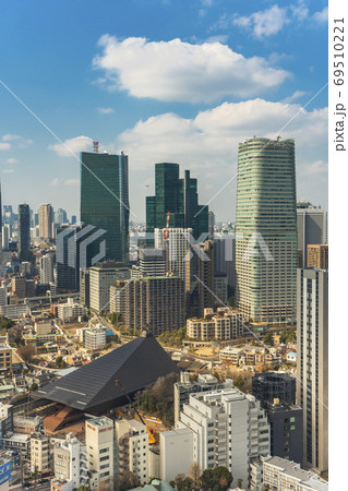 [東京・港区] 霊友会釈迦殿と六本木一丁目のビル群 69510221