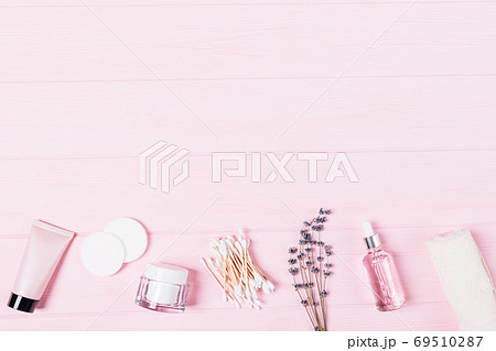 Arrangement with beauty products Arrangement with beauty products 69510287