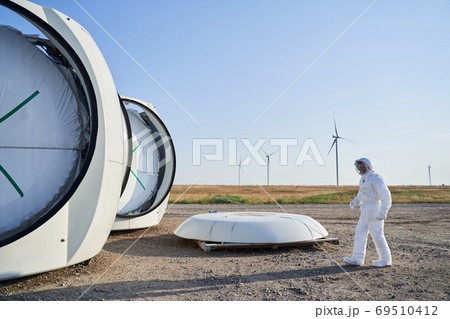 Spaceman walking near star station 69510412