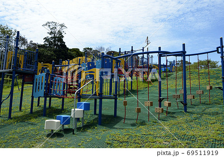 公園の遊具 丘の上の遊具 公園の遊具 丘の上の遊具 69511919