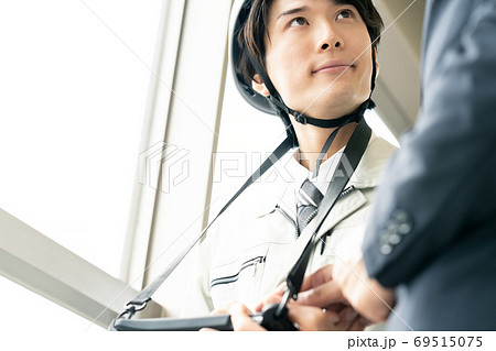 保守点検をする男性 69515075